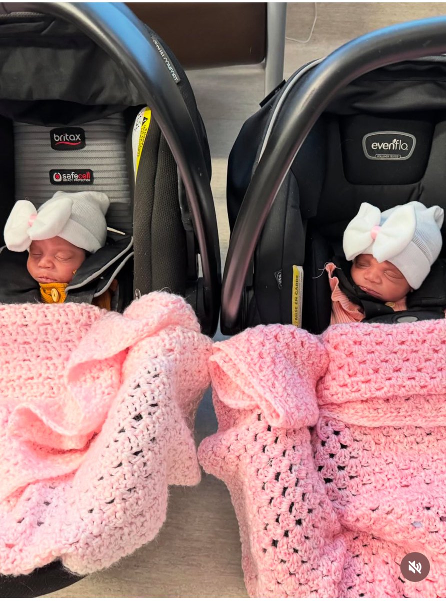 MissRozapepper's tweet photo. Retweet this if you want twins 👯‍♀️ https://t.co/9tqA9MN4dZ