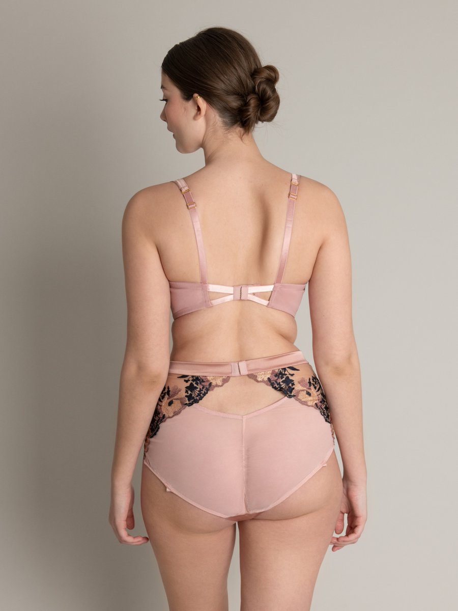 adinareay's tweet photo. Running out of time for Babsi🌸

Part of our Made to Order collections, Babsi will officially become unavailable from 1st June 2026.

Only 6 days left to order✨ https://t.co/zNpTZaQVJV