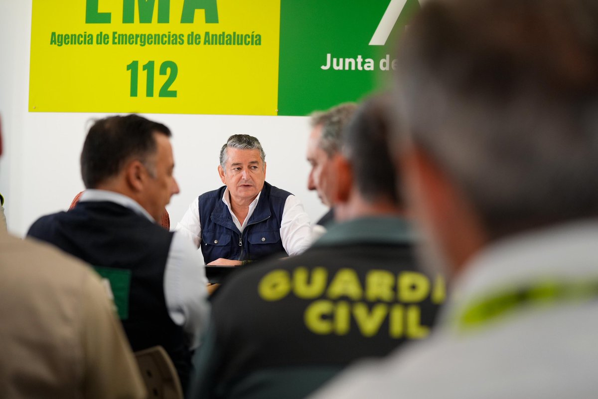antoniosanz's tweet photo. Hoy hemos mantenido la reunión del Comité de Operaciones del #PlanAldea para evaluar el dispositivo y coordinar los días de mayor afluencia en #ElRocío.

Hasta el momento se han registrado 152 incidencias, la mayoría de carácter sanitario y de tráfico.

El dispositivo funciona con normalidad y a pleno rendimiento.

Insistimos en seguir las recomendaciones del @E112Andalucia, especialmente ante las altas temperaturas.