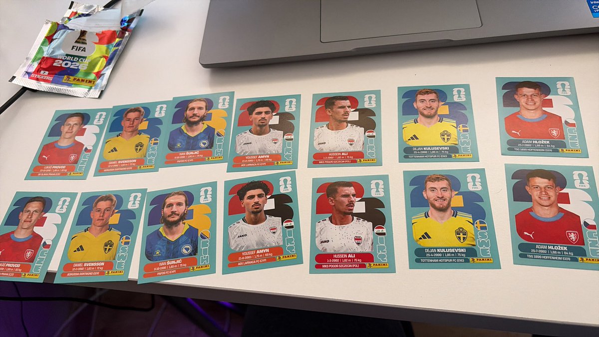 Dandresff's tweet photo. Que me haya comprado una de las latas del mundial, que vienen 16 sobres, y en los dos primeros sobres que abro, pasa esto, que es?

Mala suerte o estafa?

@panini_espana @PaniniAmerica https://t.co/Ejn2FSFjj6