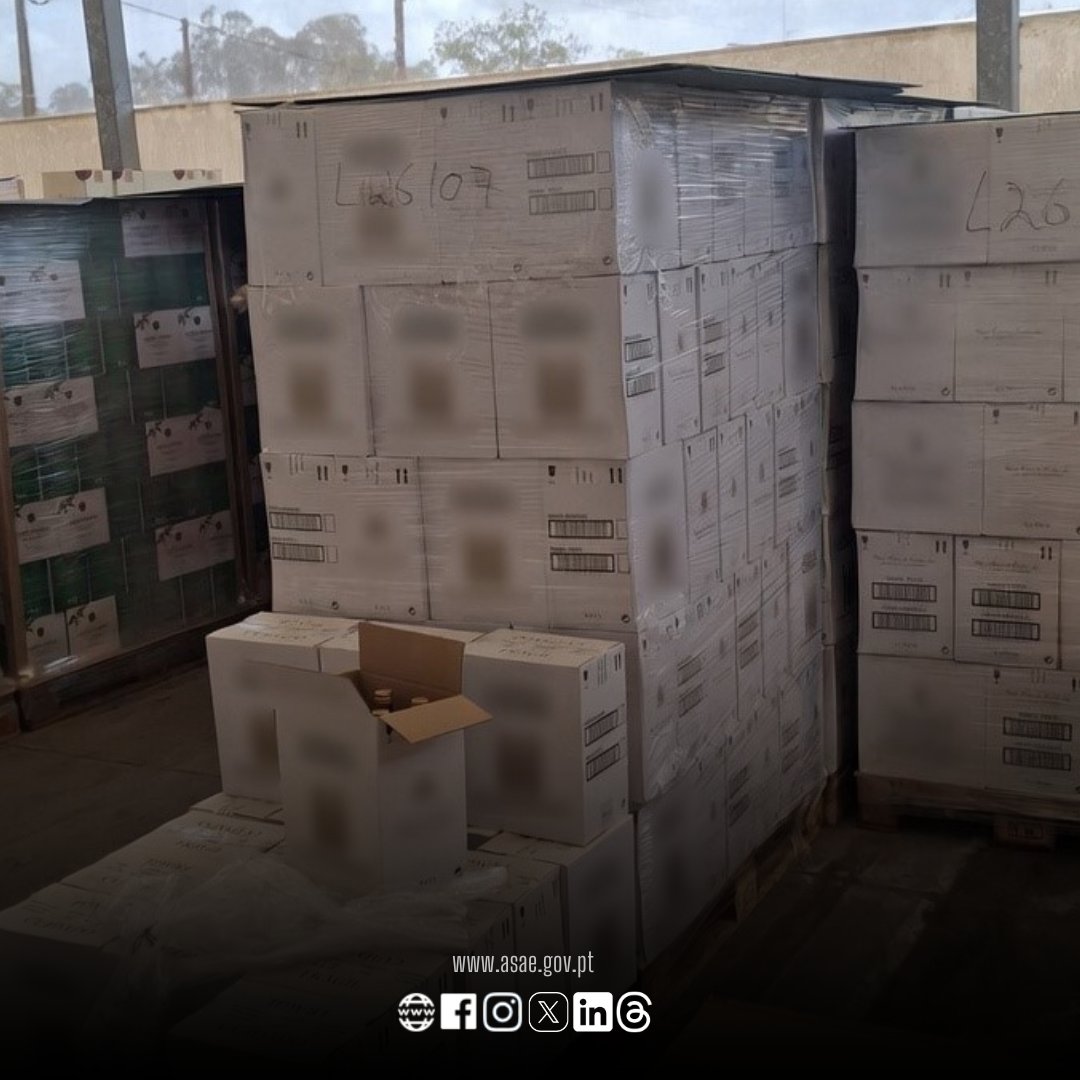 AsaeGov's tweet photo. 🚨🕵🍇 ASAE apreende 4.300 litros de vinho e 27 000 rótulos por utilização indevida de DO - Operação Do Rótulo

Mais info: https://t.co/hb7PsMy361

#ASAE
#Fiscalização
#SegurançaAlimentar
#ProteçãoDoConsumidor
#SetorVitivinícola
#Rotulagem
#DenominaçãoDeOrigem https://t.co/BhALDAGd8l