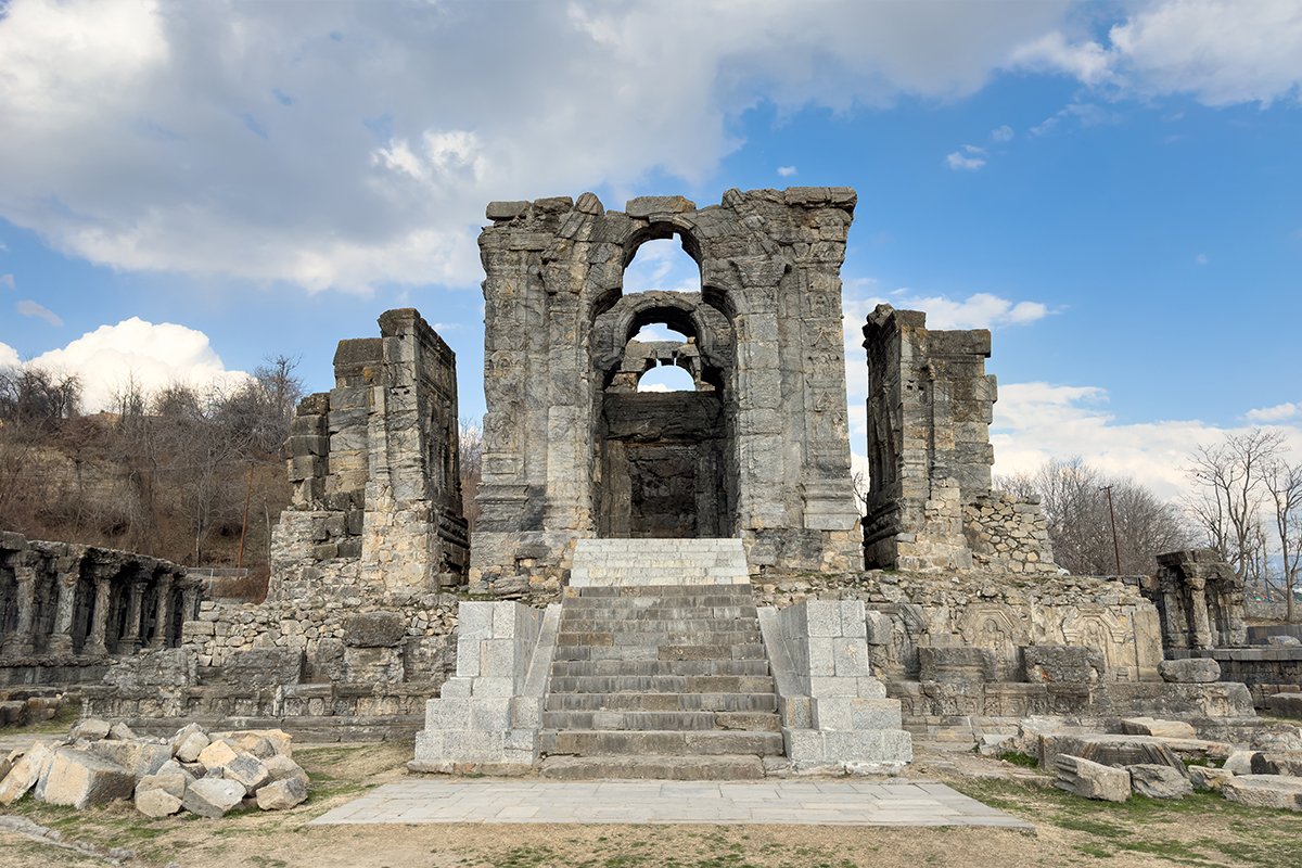 lost_temples's tweet photo. Martand Sun Temple, Kashmir
#reclaim #ruins #losttemples https://t.co/h70sqz9dEF