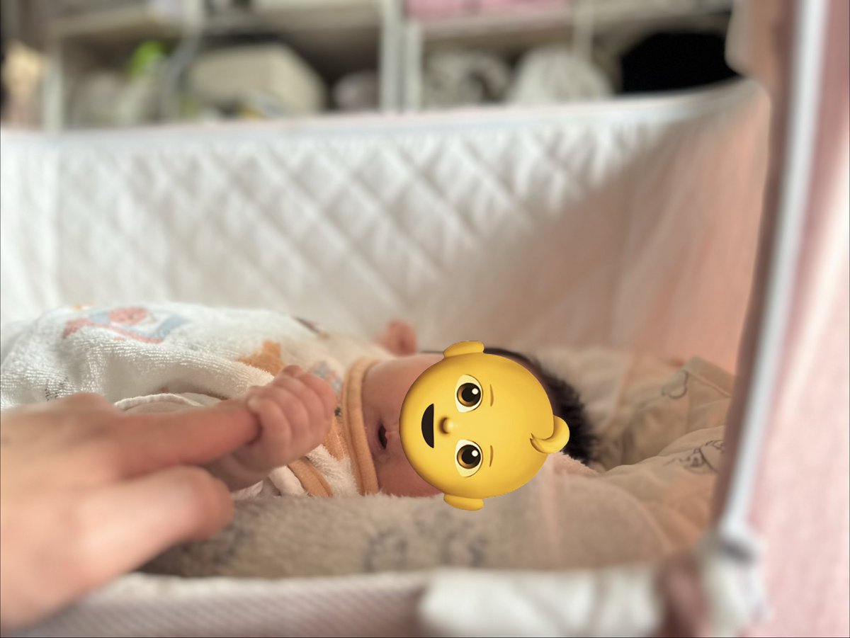 f_world21's tweet photo. あの、くっそ忙しくて一部リアルであった人にしか言えてなかったんですが、子供が産まれました！

母子ともになんとか出産を無事に乗り越え、自分も一ヶ月の育休をとり、うちの実家の母にも助けてもらいながらなんとか初月を乗り越え、いまは仕事復帰しております！
娘氏めっちゃかわええ～😭😭😭 https://t.co/R46Fw3685h