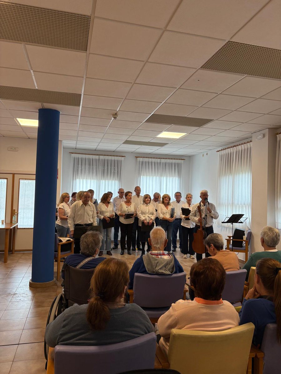 ResVirgenBustar's tweet photo. ¡Gran tarde musical en la Residencia Virgen del Bustar! 🎶 El pasado martes 12 de mayo nos visitó el grupo Asiri de la Diócesis de Segovia. Nos lo pasamos genial, fue una actividad súper divertida y llena de ritmo. ¡Gracias por hacernos cantar y disfrutar tanto! 💃👏 https://t.co/K1SUoL9ksb