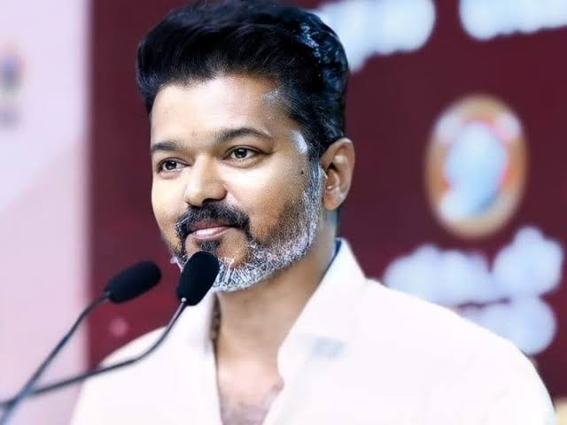 Jeeva_Jeevanss's tweet photo. முதலமைச்சர் விஜய் அவர்களே இந்த மாதிரி Hairstyle - ல் நீங்க வர வேண்டும் என்று தான் பெரும்பாலும் உங்க ரசிகர்கள் விரும்புகிறார்கள். கொஞ்சம் பார்த்து பண்ணுங்க @TVKVijayHQ https://t.co/TcT6wOqxbe