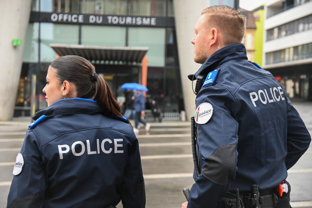 Etat_Neuchatel's tweet photo. La police neuchâteloise revêt un nouvel uniforme
Communiqué: https://t.co/BFZF3LXlCw

@polneuch https://t.co/b60xeNWRcY