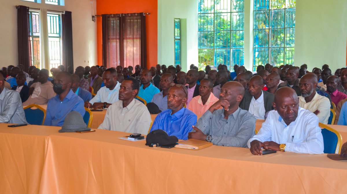 GatsiboDistrict's tweet photo. Ubuyobozi bw’Akarere n’Inzego z’Umutekano bagiranye inama n’abahoze mu ngabo z’u Rwanda (Reservists), hibandwa ku mibereho yabo no kubahuza n’amahirwe Igihugu gitanga. @RwandaMoD @Rwandapolice @RwandaLocalGov @demobrwanda https://t.co/D0s6pY0UH6