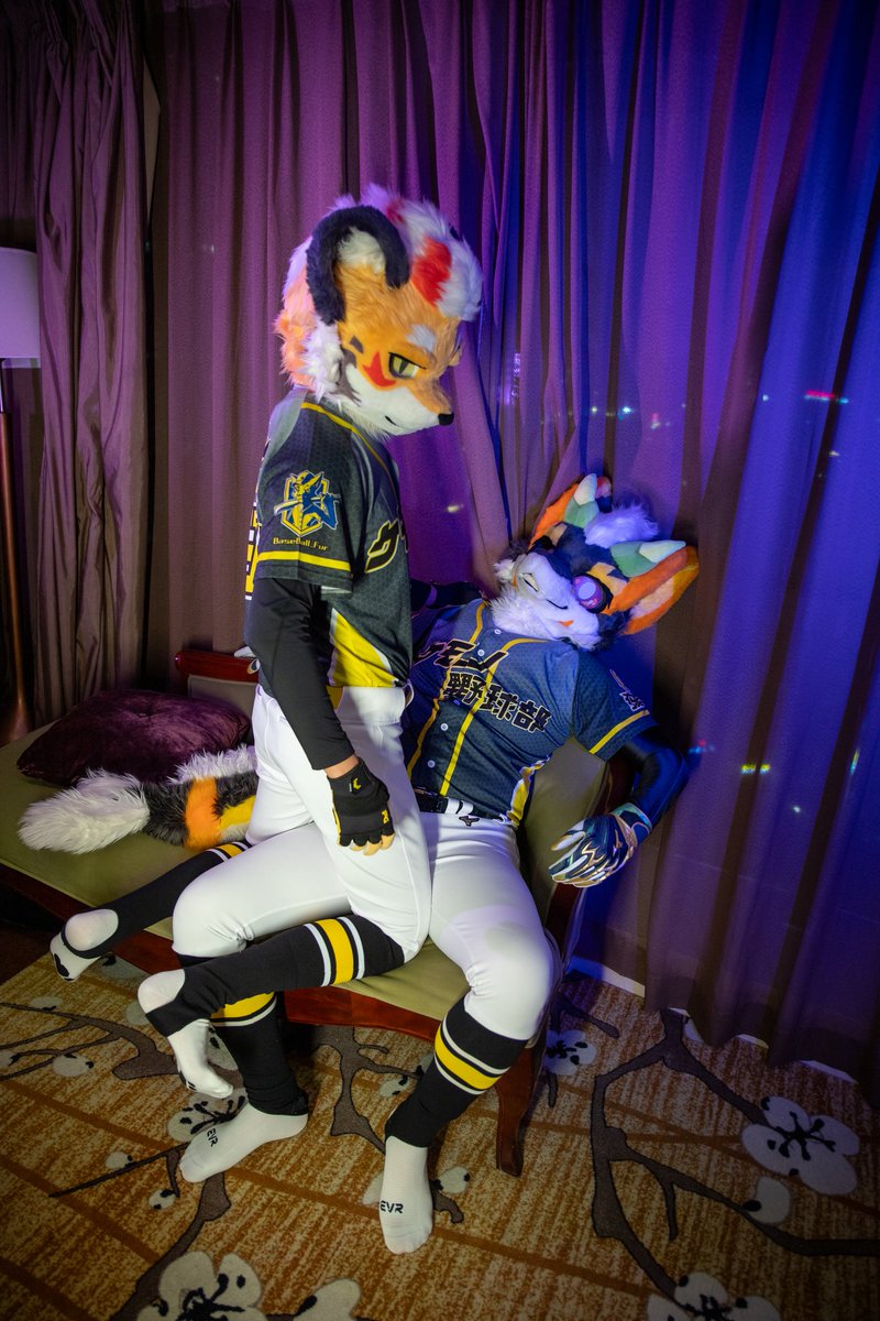 Mr_NathanSen's tweet photo. After training……

⚾ @KemoCore 
🐉 @yayathepumpkin 
🐱 @Mojavefur https://t.co/N9F7uz8nSZ