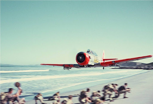 LaocoonofTroy's tweet photo. A South African pilot buzzing some troops in 1964. https://t.co/MNrpSJyWs0