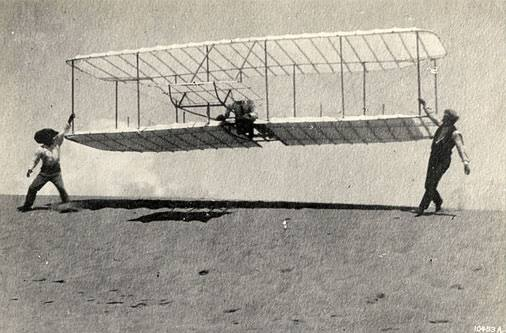 sayan_dey's tweet photo. 22 May 1906 (120 years ago): The Wright brothers were granted U.S. patent number 821,393 for their "Flying-Machine".

[2]

#ThisDayInHistory #History #OnThisDay #OTD #WrightBrothers #FlyingMachine https://t.co/1KXoTGizQd