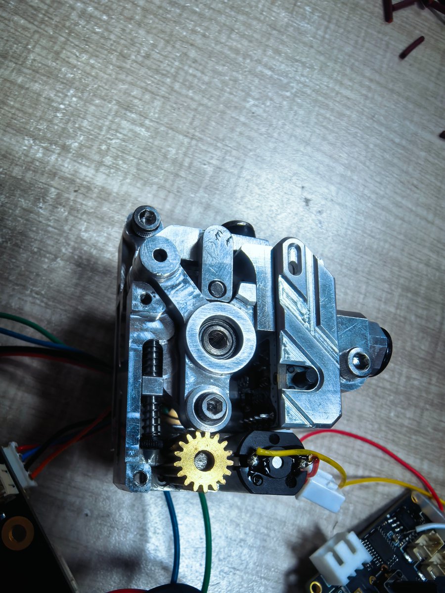 3dmellow's tweet photo. Does anyone actually need a fully automatic cut filament extruder like this？ https://t.co/pTgZr2Aqmg