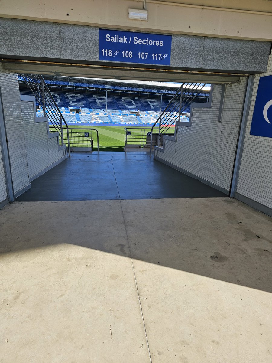 lee Johnson tweet media