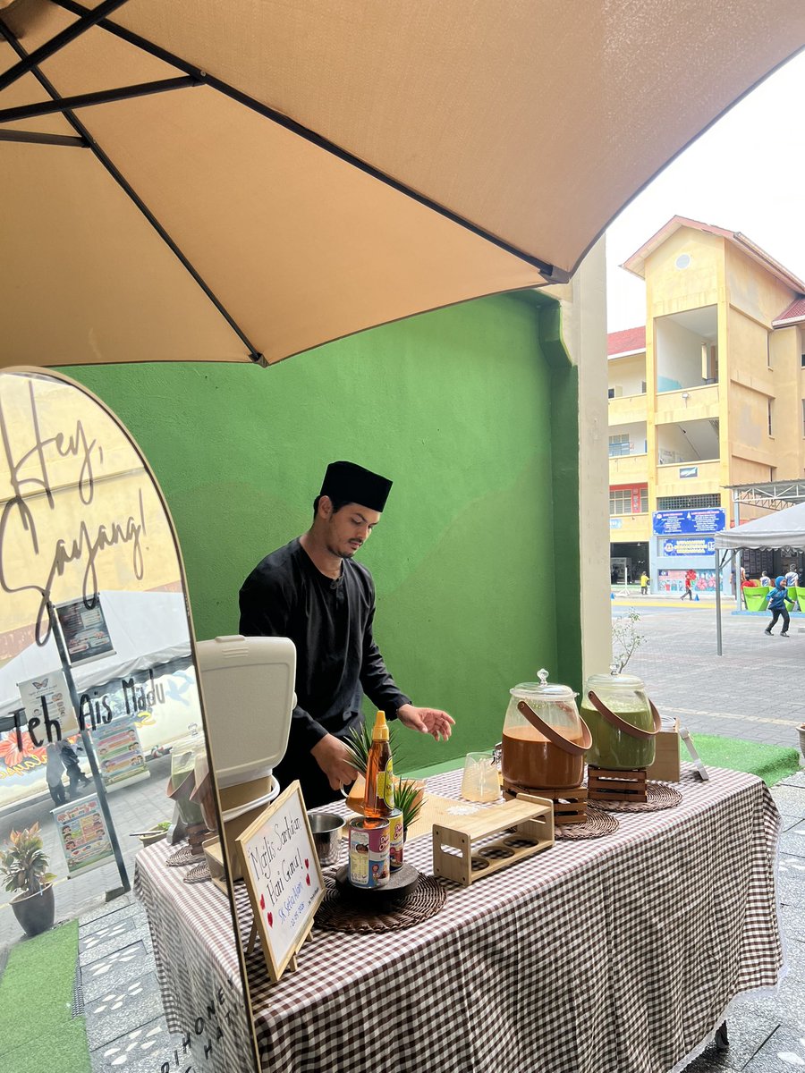 myraaacantik's tweet photo. Terima kasih kepada insan baik hati yang sudi belanja sempena Hari Guru SK Setia Alam. Bertambah manis cikgu2 hari ni ✨🌸 https://t.co/rxr4Sfj6nX