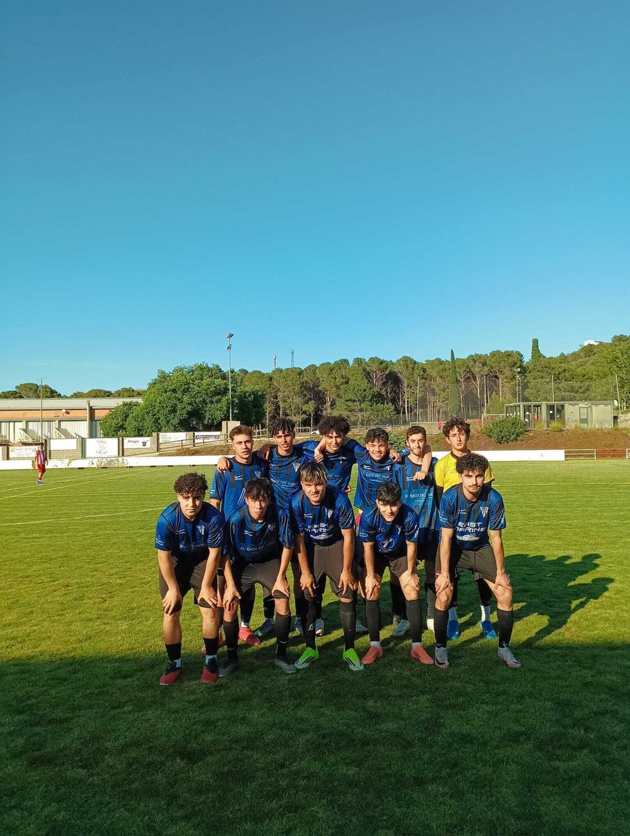 cfbaseroses's tweet photo. ⚽️ [BASE] Derrota per 8-5 del juvenil (📸 1) al camp del Llançà, mentre que el prebenjamí B (📸 2) cau per una justat 5-4 contra el Marca de l'Ham en un partit endarrerit.

💯 Som-hi Base!!

#cfbaseroses #baseroses #somdelbase #somelquevolemser #futbolcat https://t.co/krSNKUDUTd
