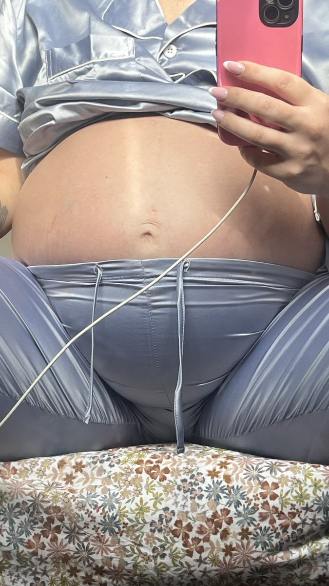 Heavily Pregnant Ella 🤰 🤍💙 tweet media