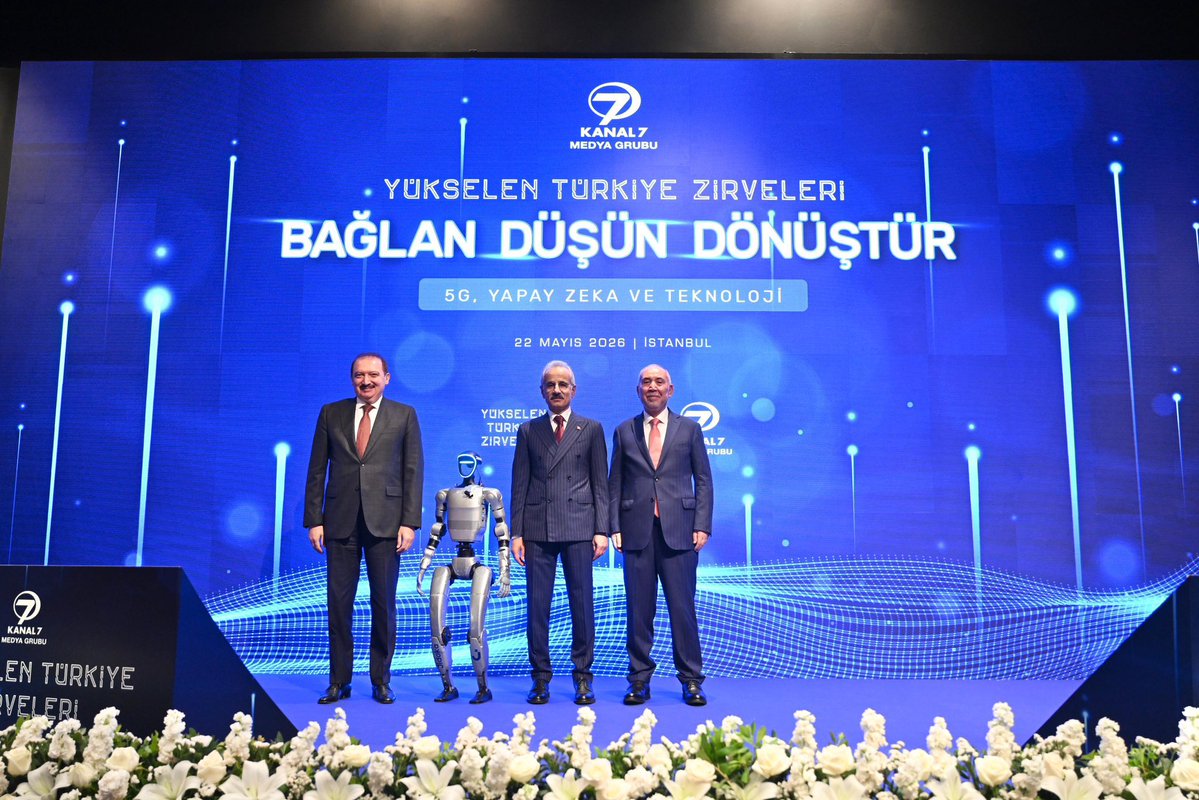 oatesli's tweet photo. Kanal 7 Medya Grubumuz tarafından düzenlenen “Yükselen Türkiye Zirveleri”nin ikincisinde Ulaştırma ve Altyapı Bakanı @a_uraloglu ’nu ağırladık. Türkiye’nin teknoloji vizyonuna dair önemli açıklamalarda bulunan Uraloğlu, 680 bin kilometreye ulaşan fiber altyapısından, hızla yaygınlaşan 5G ağlarına, yapay zekâ odaklı uygulamalardan ve yerli-millî teknolojilerimize dair atılan önemli adımları aktardı.

Bakan Uraloğlu, “Türkiye artık teknolojinin tüketicisi değil, küresel dijital geleceğe yön veren ülkeler arasında yer almıştır” dedi.

https://t.co/C7eVd6wApG

#YükselenTürkiyeZirveleri 
#TürkiyeHızlanıyor 🇹🇷