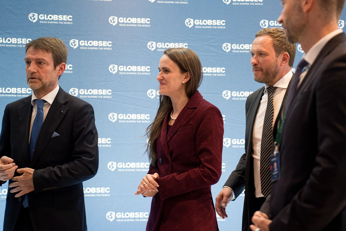 oana_toiu's tweet photo. In Prague for #GLOBSEC2026, the 21st edition of one of Europe’s most important strategic forums, bringing together over 3000 participants from 86 countries.

This year’s theme “Global Systemic Transformation” could not be more timely.

I will take the floor in three sessions: one dedicated to EU Enlargement; a debate in the support for Ukraine, alongside my counterparts from Estonia, Lithuania and Luxembourg; and a session on the EU–GCC strategic partnership, together with GCC Secretary General H.E. Jasem Mohamed Al Budaiwi and Dr. Abdulaziz Sager.

Romania comes to Prague with a clear agenda: the security of the Eastern Flank and the Black Sea, EU enlargement, a stronger European defense, and deeper partnerships with regions beyond the Euro-Atlantic space.

In today’s security environment, Romania’s voice matters. And we will continue to use it where Europe’s strategic future is shaped.