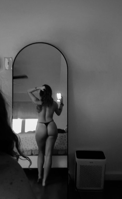 𝙿𝙸𝚇𝙰𝚁 𝙼𝙾𝙼 ↠ Free OF - 1 pic. yeah, I’d talk about me behind my back too. https://t.co/ipzOaadE4u