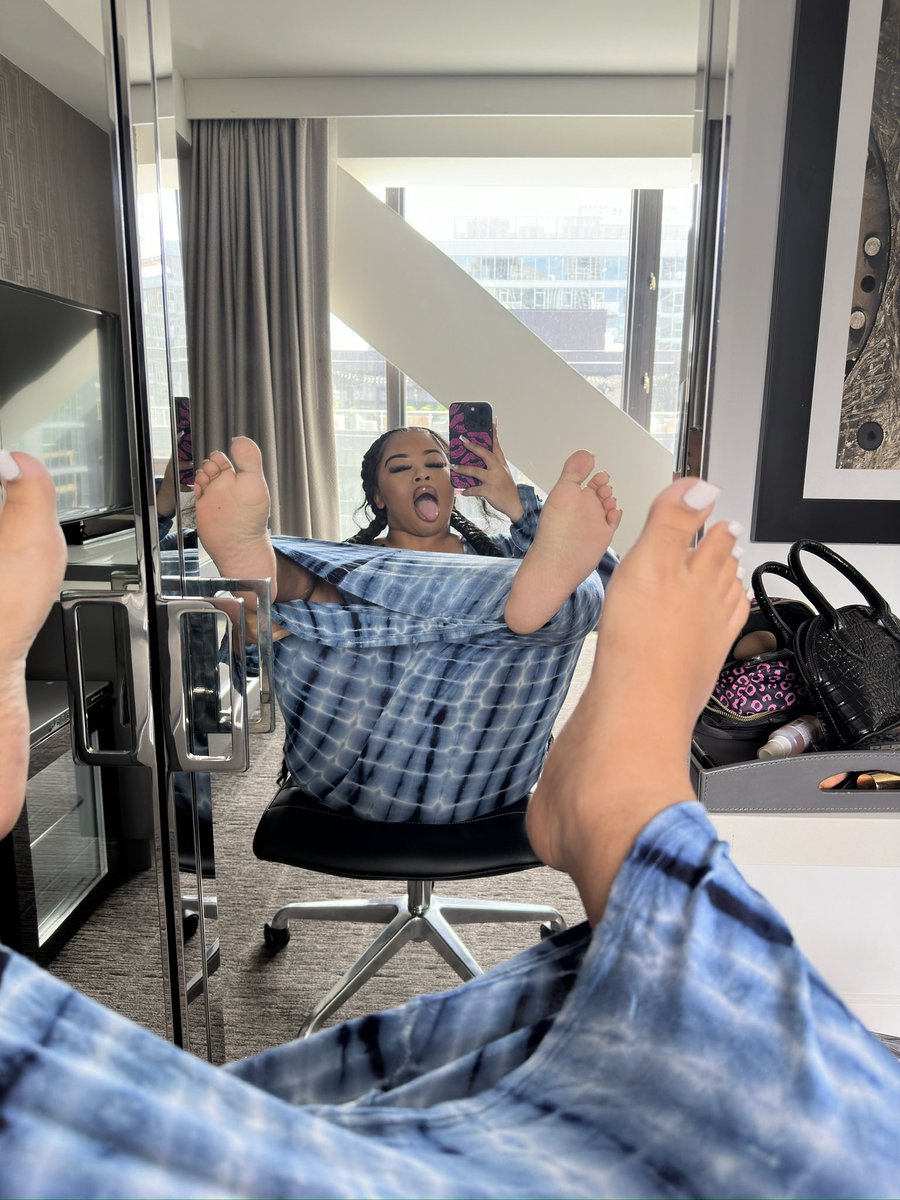 starrsfantasy's tweet photo. White toes good pussy 🤍 https://t.co/WTrm7s4BC5