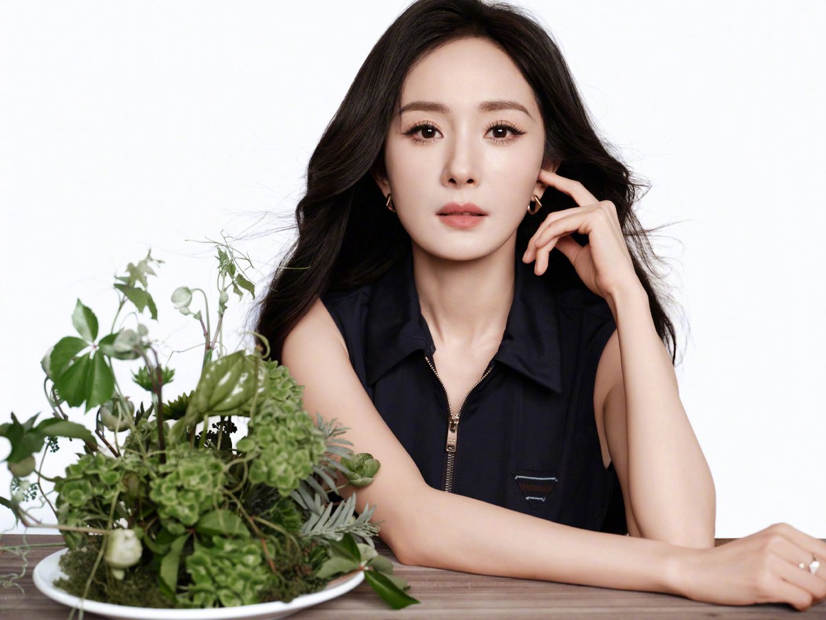 wzoqyo's tweet photo. 프라다 양미 진심 존예 https://t.co/8HcCzmL5hc