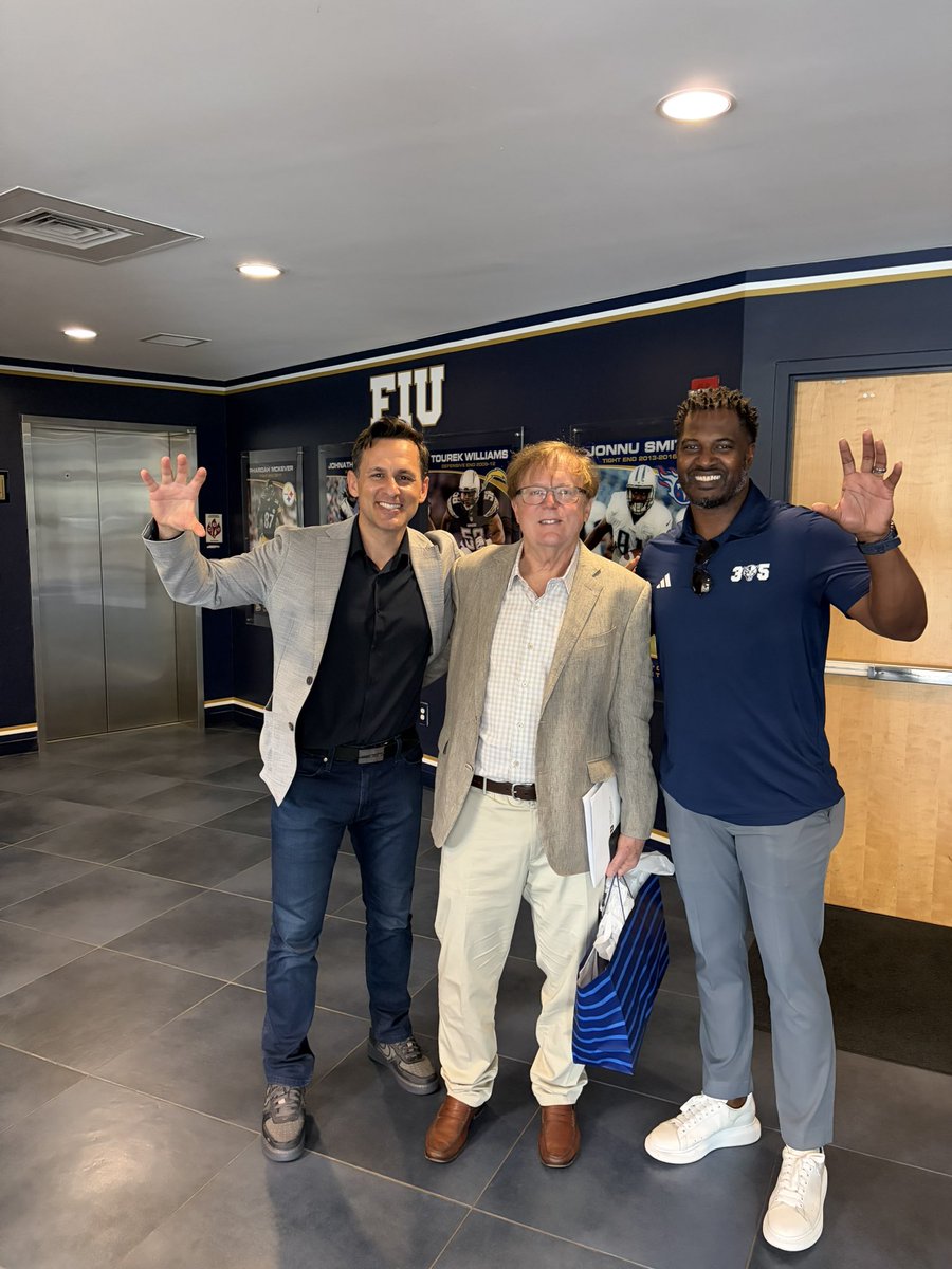 KEMcCluney's tweet photo. @FIUFootball  was glad to have Mr. Thomas Dolan (Dolan Family Foundation) in the building today. Your commitment to EXCELLENCE inspires us to be great on purpose!  #pawsUP #innovation #futuristicfootballtalks https://t.co/lc1nHmKCRS
