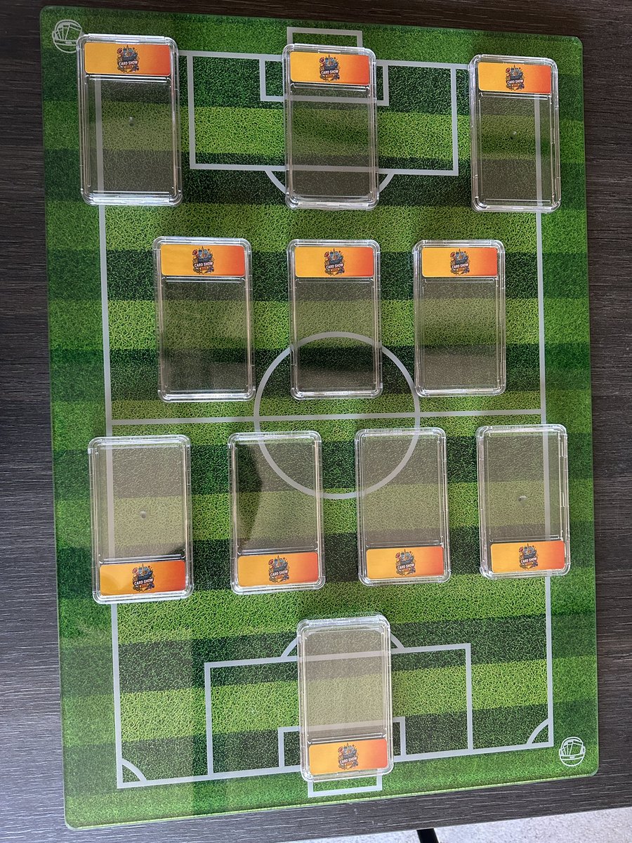 Cardslabel's tweet photo. 🚨Pas eu le temps de préparer la Gallery Foot donc on va organiser un concours au @pariscardshow.
Ramenez vos cartes de joueurs préférés et participez sur notre stand.
Créez votre 11 type sur notre Gallery.
Le plus beau/meilleur 11 remportera une Gallery 4-3-3 à l’issu du PCS🚨 https://t.co/Z8ypUI5Tkj