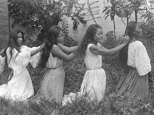 sturmtochterr's tweet photo. I love that many traditions across cultures say that the top of our head is a portal for physical, mental and spiritual energies, and that hair is our spiritual antenna. So caring for and growing it strengthens intuition, beauty, and emotional sensitivity🪽 https://t.co/gDkyU0mFQp