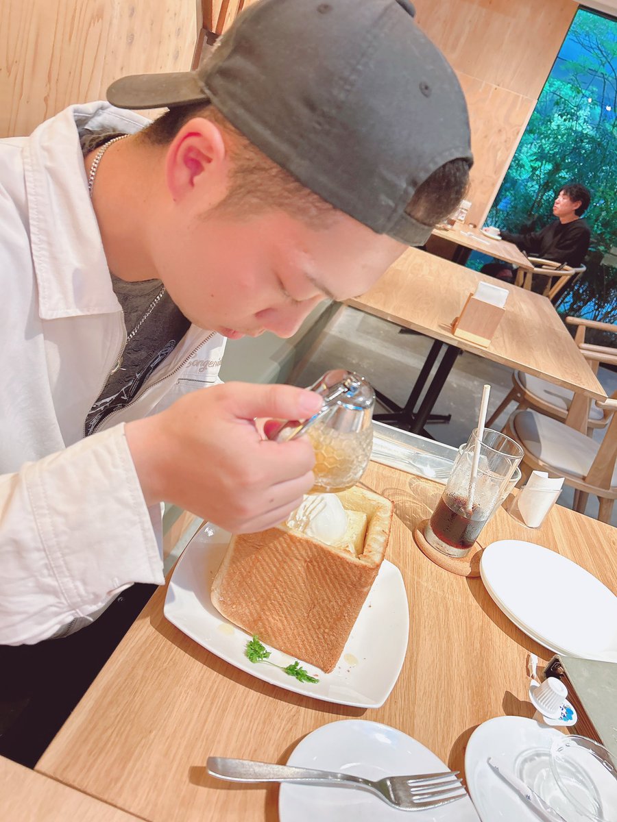 ahonaCOCOA's tweet photo. 🍯2026.5.21🍯
彼氏2人と神戸養蜂場カフェ🥞☕️ https://t.co/1SbWlBWHUG