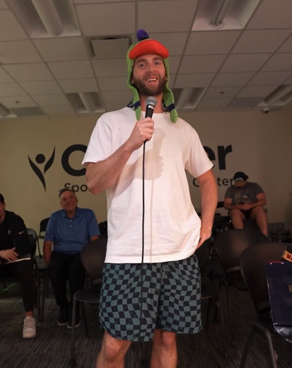 Viva La Stool tweet media