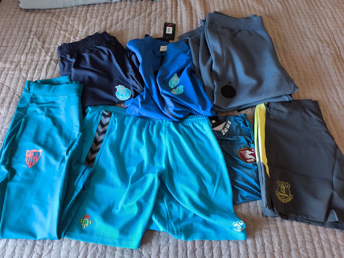 CanayaVago's tweet photo. El pantalón del Servette Adidas va como piña... Y la calidad Castore es tremenda @GorrasCavs https://t.co/IPGK9jyyOr