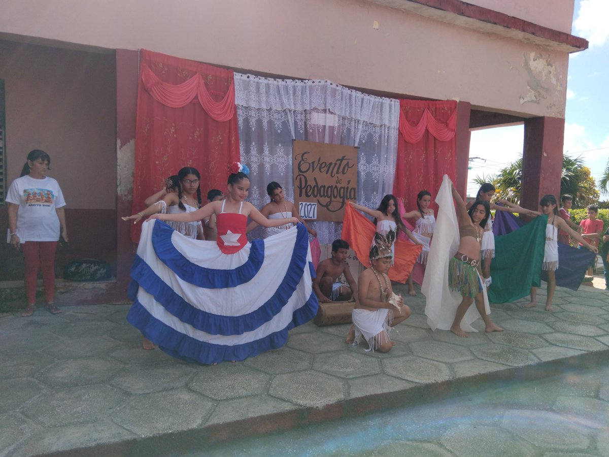 Juankht76's tweet photo. Hoy abrimos las puertas de un evento que reúne a educadores e investigadores comprometidos con el futuro de la enseñanza en Cuba. Pedagogía 2027, espacio para compartir experiencias, debatir ideas y construir juntos nuevas formas de aprendizaje.
#Pedagogía2027 #Banes #Educación https://t.co/AEOZJyHkeA