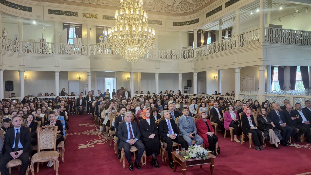 istanbulilmem's tweet photo. 🌱 Müdürlüğümüzce, Türkiye Yüzyılı Maarif Modeli becerilerini kazandırma vizyonuyla hayata geçirilen “Değerlerim Doğada” projesinin İl Sergisi ve Kapanış Programı; eğitim yöneticileri, öğretmen ve öğrencilerimizin katılımlarıyla Bahariye Mevlevihanesi’nde gerçekleştirildi.

​Öğrencilerimizin yıl boyunca uzay bilimleri, matematik, fen bilimleri, fizik, kimya ve biyoloji alanlarında edindikleri bilimsel kazanımları evrensel değerlerle sentezleyerek hazırladıkları çalışmalar sergide yer aldı.

​📍 Eyüpsultan

@tcmeb @Yusuf__Tekin @MucahitYentur