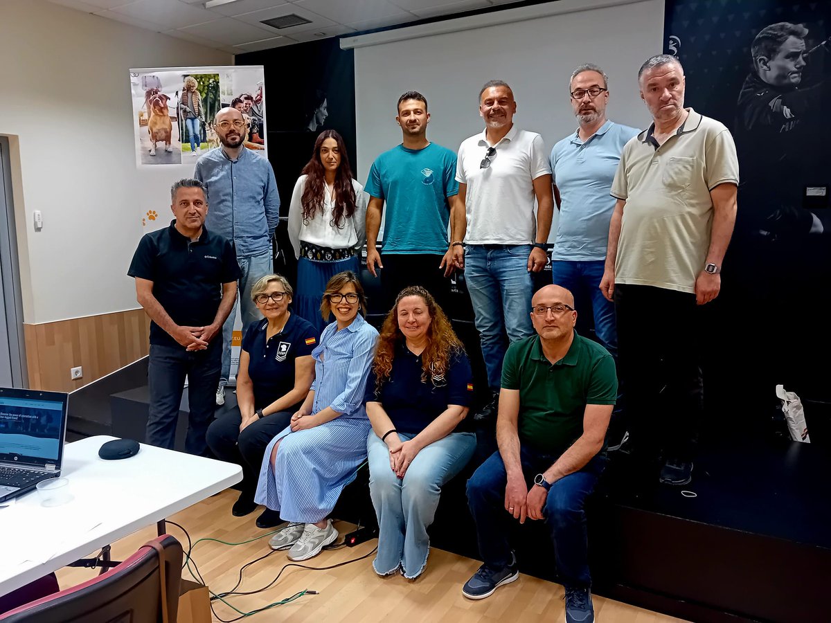 ESDP_esp's tweet photo. Nos hemos reunido en Lousada (Portugal) con los socios del Proyecto #THEO para acordar los próximos pasos hasta su finalización en octubre de este año.

El objetivo será dar mayor visibilidad a los resultados y los materiales creados en este proyecto europeo centrado en el impacto positivo de la presencia de un perro en la vida de las personas.

#ErasmusSport