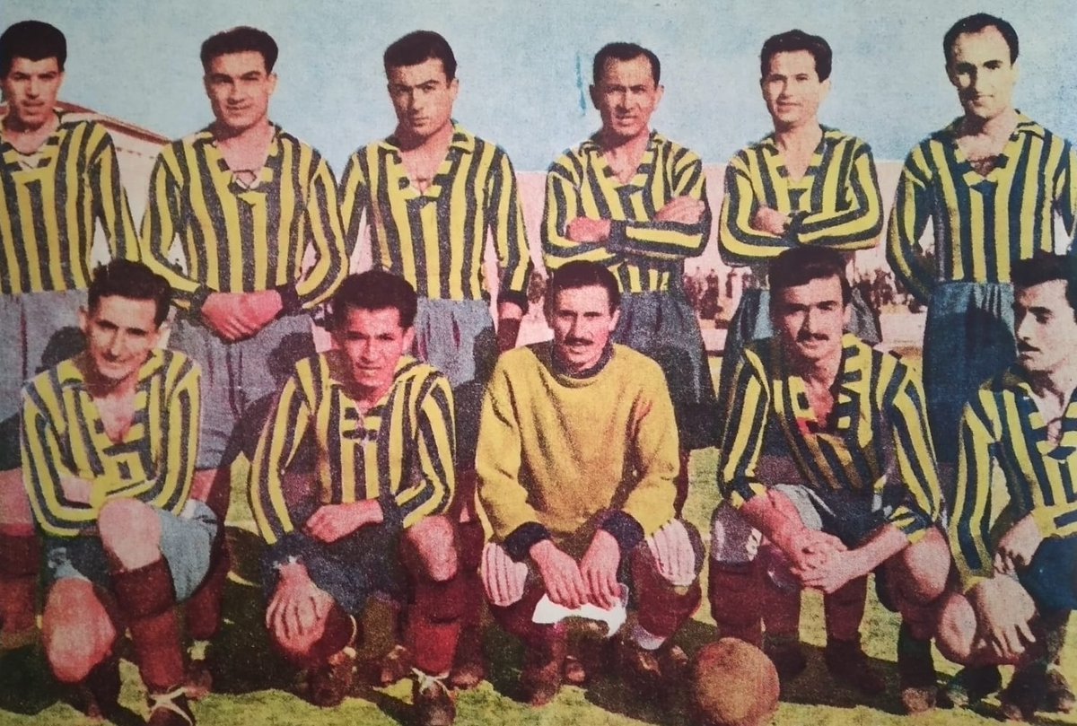 Mecmua1907's tweet photo. Sarı kazaklı kalecimiz Cihat Arman.

Not: Fenerbahçe formalarında kaleci forması "sarı" olarak sabitlenmelidir. https://t.co/HEIKkOh8Ug