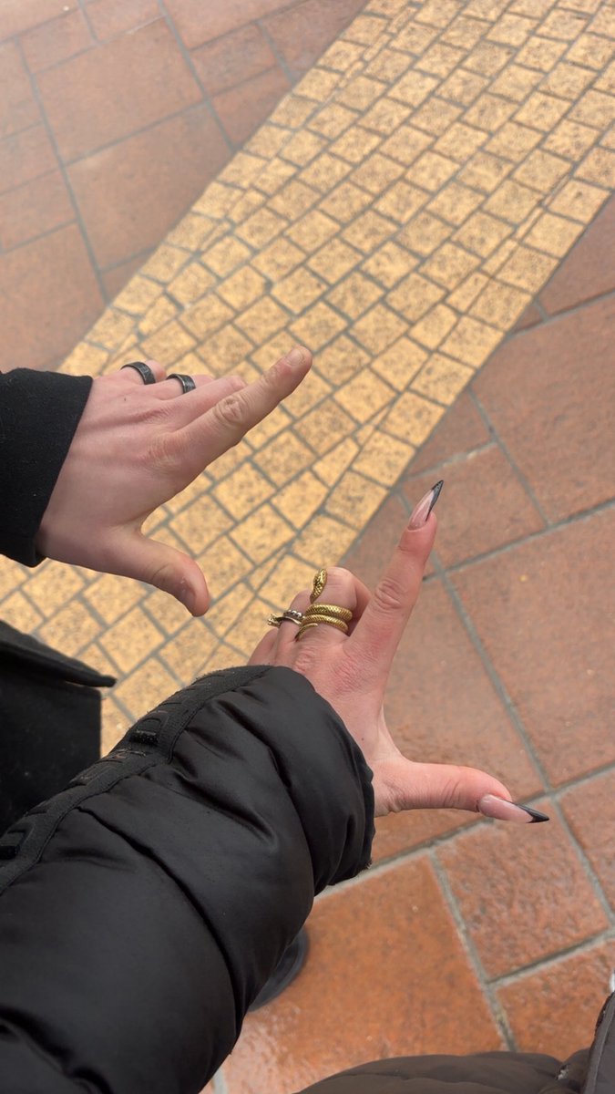 QueenHuya's tweet photo. Cuckjes melden! 

Morgen gaan mijn vriend en ik romantisch uiteten en JIJ betaalt dat voor ons. Na het eten…. Ja jij mag er van dromen ALS je betaald.

——————————————————
Findom FindomNL Femdom https://t.co/D9mYJCE0Xr