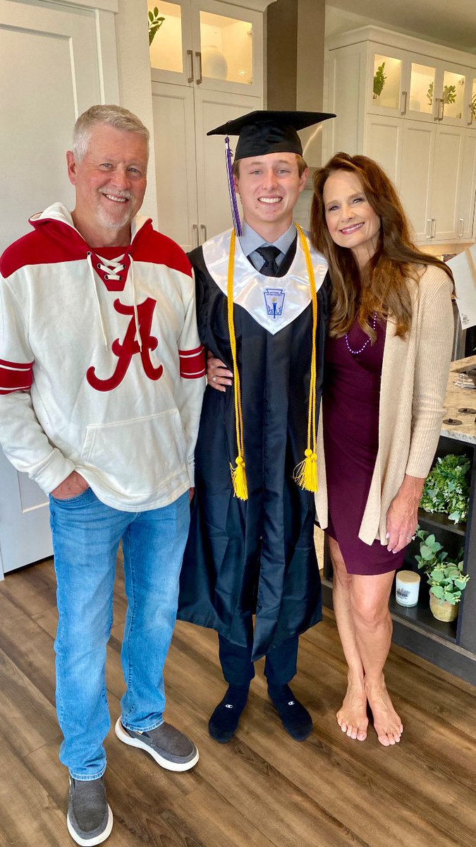 KathySabine9's tweet photo. #graduation2026 #LuHi Beyond blessed and grateful for family and all the people important to him here to celebrate this wonderful milestone!!!π₯³πΎπ₯ππ»β€οΈπ₯° https://t.co/jGt7KlSCh6