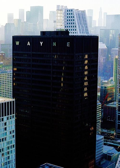 Xackgeek's tweet photo. @BetterCallMateo @Luna17alan @Neo_Hyoh ¿El que hizo este Bane y esa Gotham tan ajena al concepto original? Sí, se pasó más cosas por el culo, sí... https://t.co/K4CfprqPZG