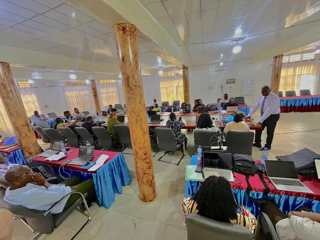 laurent_munda's tweet photo. #HappeningNow
@PnsaD5822 est en mode atelier résidentiel du 22 au 26 mai. L'objectif ? Créer du contenu lourd pour les plateformes virtuelles.
Bientôt, les ados et les jeunes auront enfin accès à une info fluide et fiable sur la #SSR. On passe au niveau supérieur pour notre santé https://t.co/cbYwn8Qi2k
