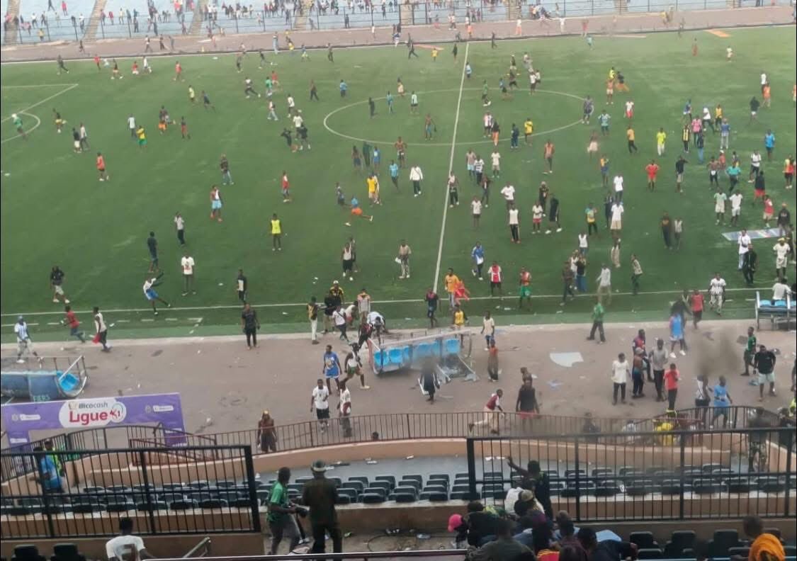 BadiataIsra's tweet photo. Présumé corrupteur, en l’occurrence #Les_Aigles_du_Congo
Présumés corrompus,à savoir les arbitres
les auteurs des actes de vandalisme au stade @veaofficiel 
après enquête,ils doivent tous être sanctionnés si les faits sont avérés
On ne peut pas sanctionner que le corps arbitral https://t.co/bcpfkO3GzQ