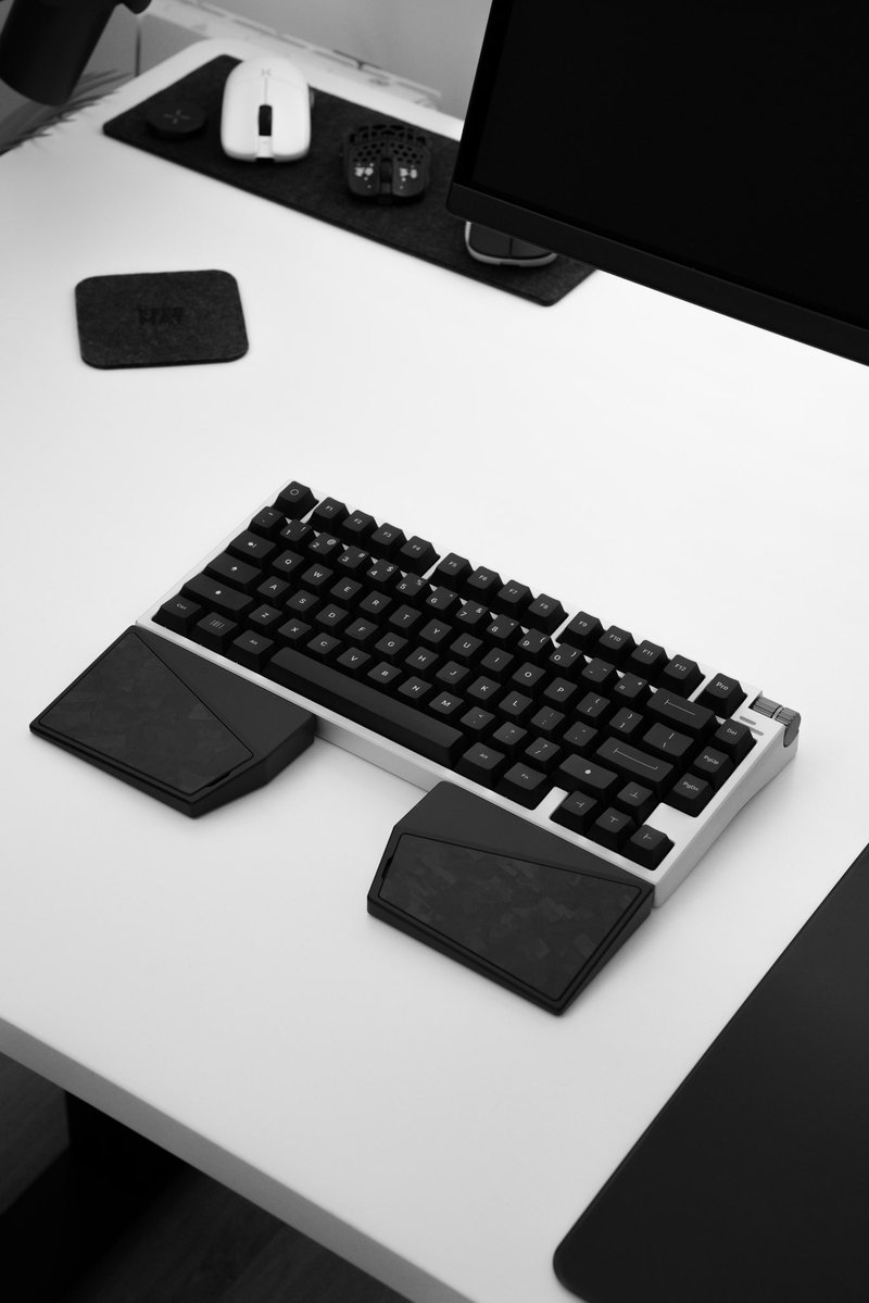 izayoaa's tweet photo. Split Palm Rest | Made by @Luminkey https://t.co/PSX4VJRHq3