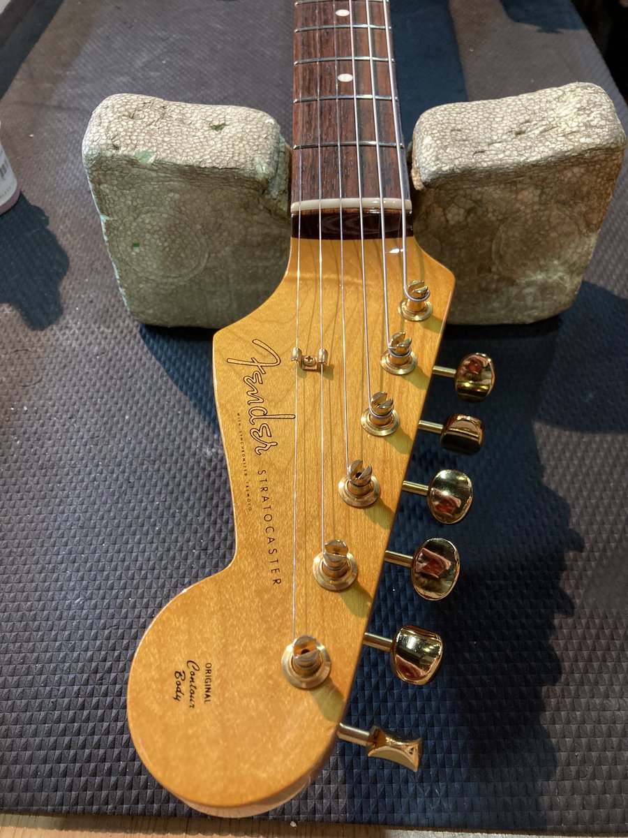 Fender ストラトキャスター　エレキギター　ST62G New arrival !!! Fender Japan ST62G ゴールドパーツが目を引く 62年