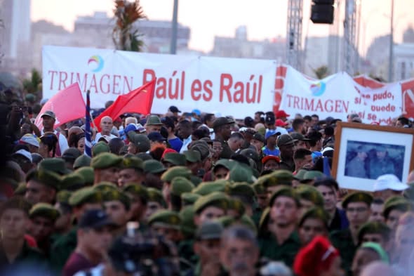 guerrillero_cu's tweet photo. Encabeza Miguel Díaz-Canel Bermúdez , la concentración en la Tribuna Antimperialista, para condenar el acto despreciable e infame del Departamento de Justicia contra el General de Ejército Raúl Castro Ruz, líder de la Revolución cubana.

#LaPatriaSeDefiende #RaúlEsRaúl https://t.co/ct1DLTR6lF