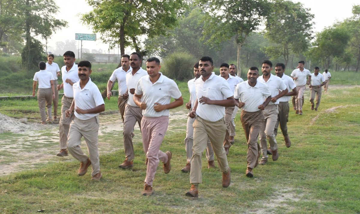 9BnSSB_INDIA's tweet photo. अनुशासन, समर्पण एवं उत्कृष्ट शारीरिक क्षमता के संकल्प के साथ वाहिनी मुख्यालय में प्रतिदिन बलकर्मियों द्वारा नियमित शारीरिक कसरत एवं व्यायाम किया जा रहा है।
#SSB_INDIA #SSBFTRLUCKNOW #SSBSHQGKP
#FitIndia
#DailyWorkout https://t.co/nCt3sxwJl4