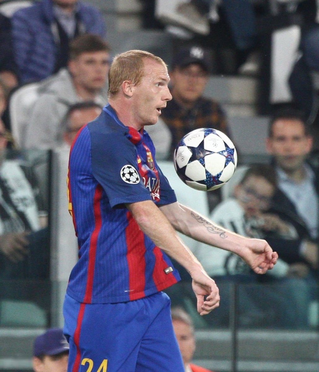 sozirv's tweet photo. To this day I still don’t know why Enrique decided to start  64 years old Mathieu over Jordi Alba https://t.co/w7P4yw1cG9