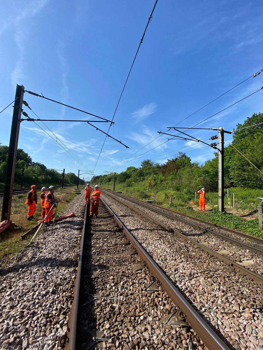 NetworkRailEC's tweet photo. Our team of engineers is currently on site working to safely repair the issue, but disruption is expected to continue until the end of the day. https://t.co/2Vo1Sw1O0K