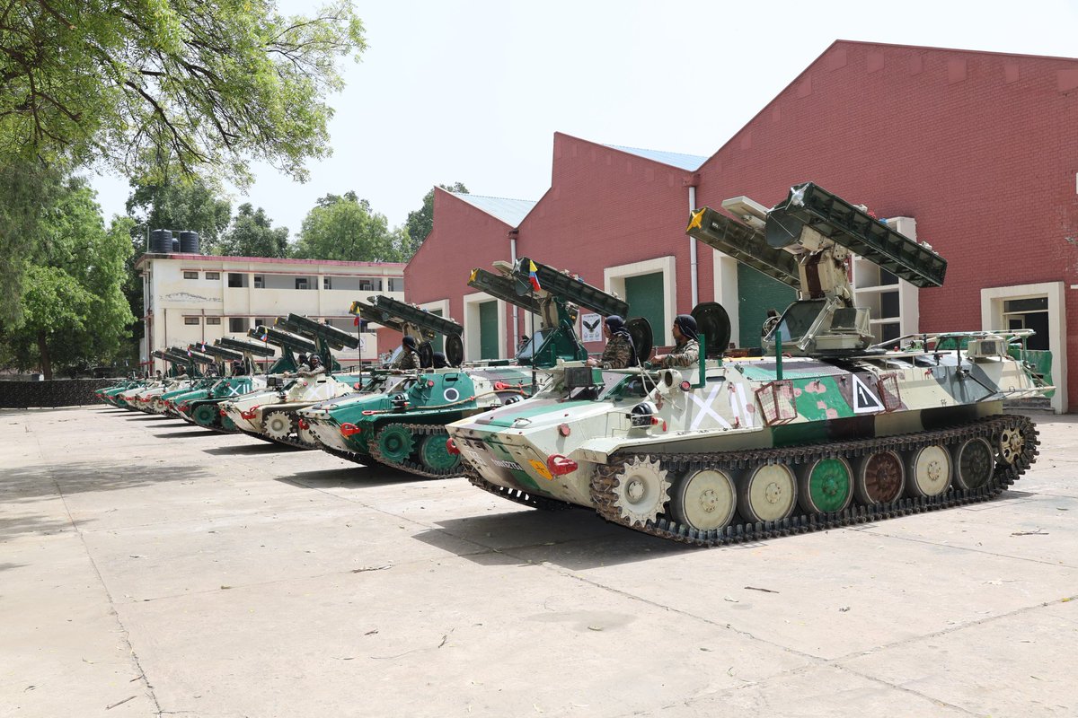SWComd_IA's tweet photo. #ArmyCommander #SaptaShaktiCommand visited an Army Air Defence unit and 505 Army Base Workshop, reviewed their operational readiness and the standards of training and morale. During the visit, he was briefed on operational aspects, innovative practices and witnessed the precise Flag Drill by Combat Vehicles.
The Army Commander also interacted with participants of the Factory Compliance Auditor Course, appreciating the unit’s commitment towards professional excellence, skill development and futuristic capacity building.
#IndianArmy
#SaptaShaktiCommand
#DOTDivision
#SentinelsofTheSky
@adgpi
@HQ_IDS_India
@SpokespersonMoD
@PRODefRjsthn