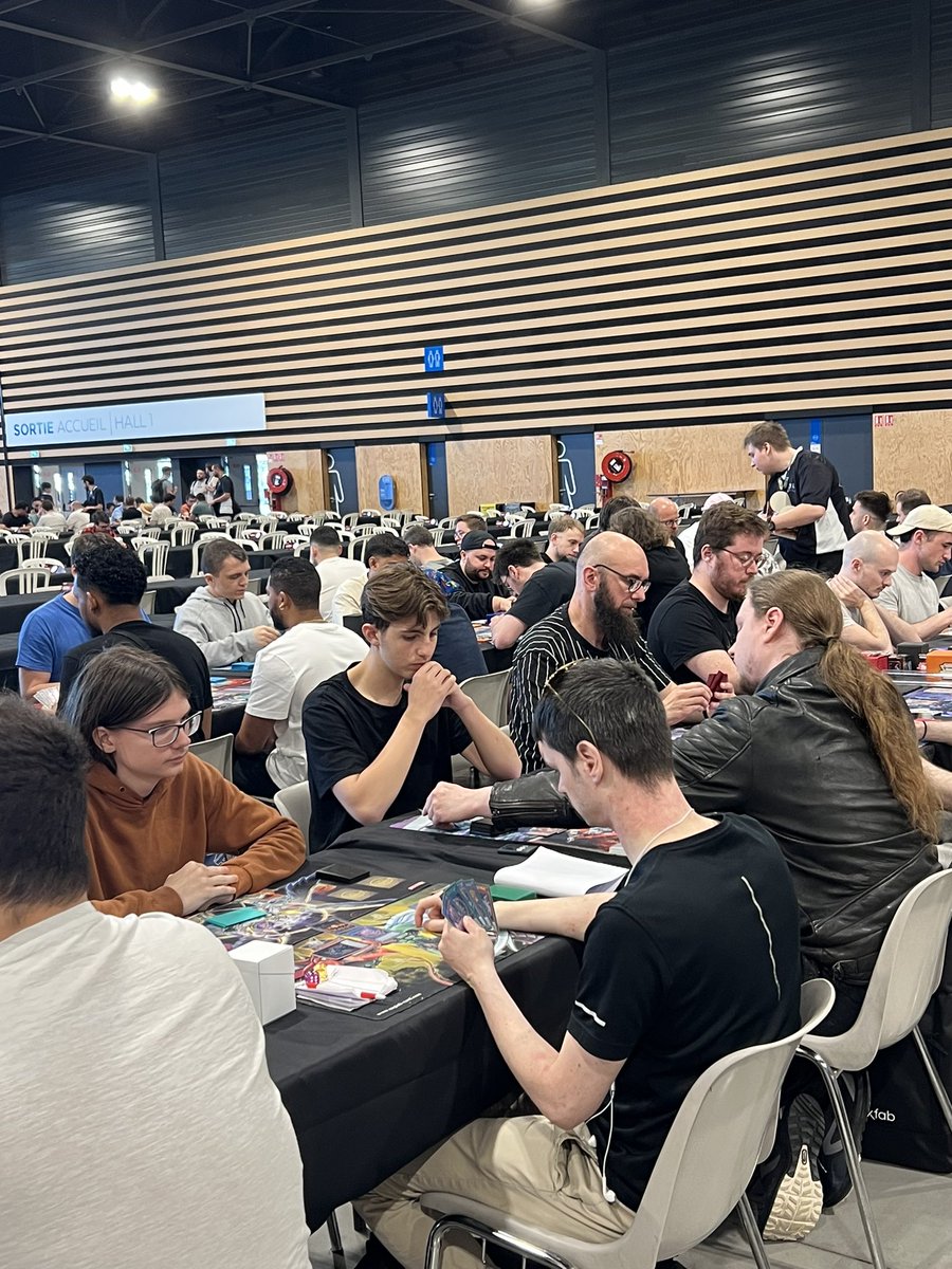 tryhard_tcg's tweet photo. Quoi de mieux que le 3v3 pour peaufiner nos decks pour le main event de demain ! 🔥 https://t.co/sxJJQ2rfqh