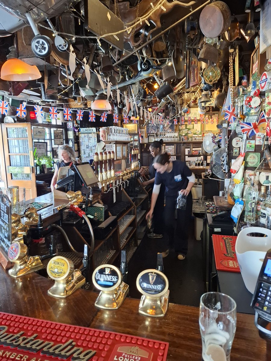 LondonHistorian's tweet photo. First go in this wonderful establishment for a fair good while. https://t.co/jqSEQ5hMU8