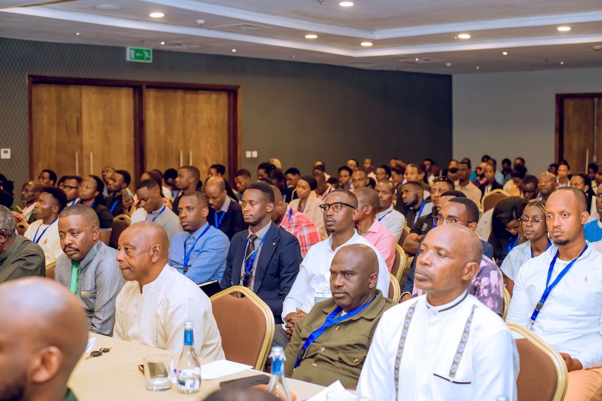 NyagatareDistr's tweet photo. Aka kanya, kuri @EpicHotelSuites ,hateraniye Ihuriro ry’urubyiruko rukora ibikorwa by’ubuhinzi n’ubworozi, hagamijwe kuganira ku ruhare rw’urubyiruko mu iterambere ry’ubuhinzi n’ubworozi bugezweho kandi butanga umusaruro, hashingiwe ku mahirwe aboneka mu Karere ka Nyagatare. https://t.co/5k39nzNaBN