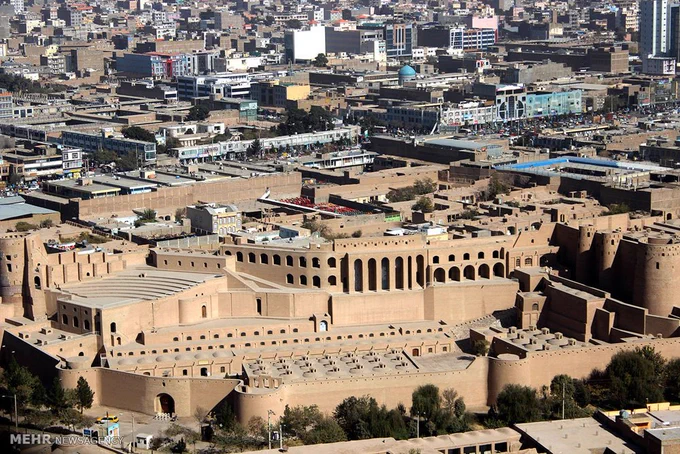 دزدان مسلح مرکز تجارتی در ولایت هرات را غارت کردند.